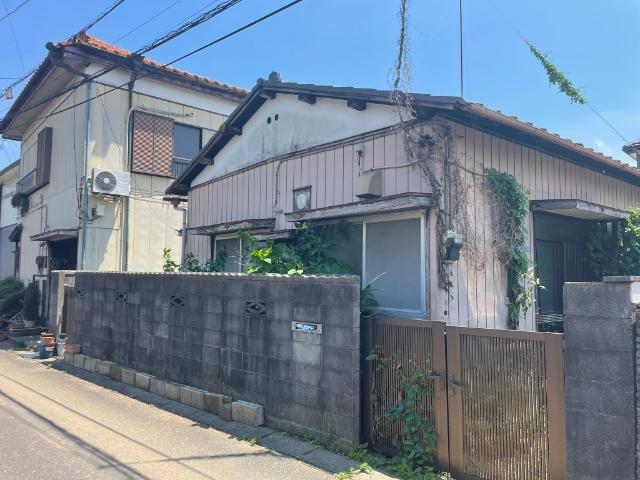 敷地内に木造平家建がございます。