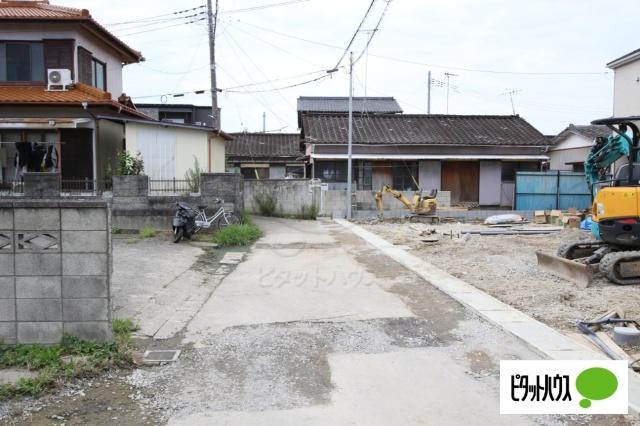 クレイドルガーデン＊土浦市小松第7（全5棟）4号棟 前面道路含む現地写真