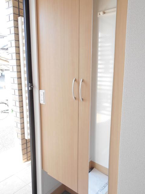 アザレア（102） 玄関