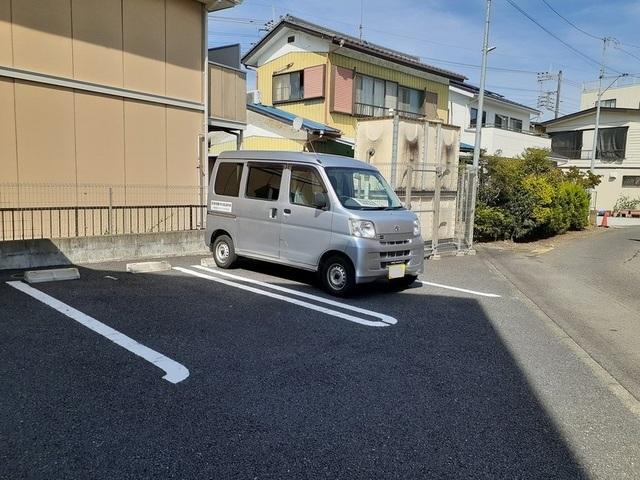フォーレスト（101） 駐車場