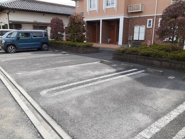 シャテーニュ（204） 駐車場