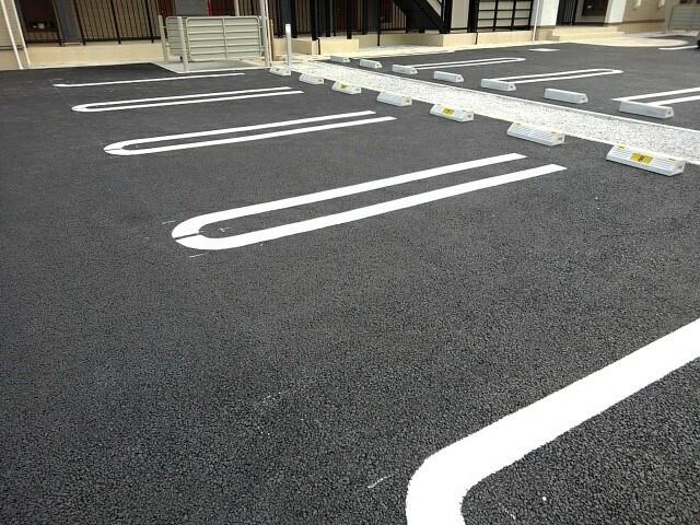 カモミーユ（302） 駐車場