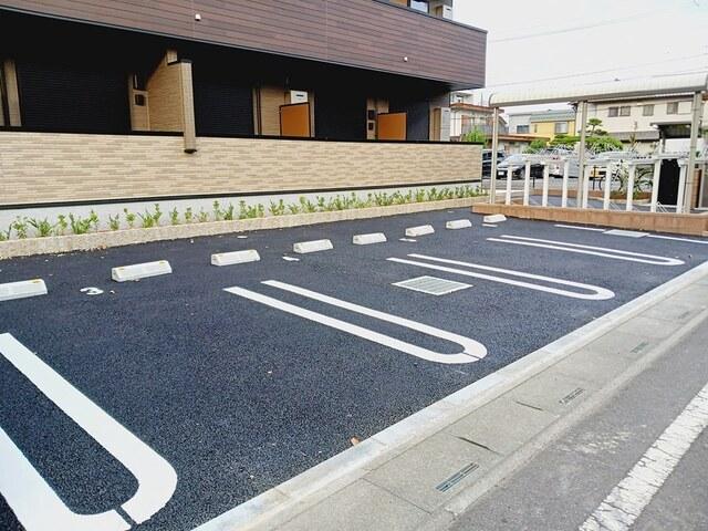 ヒカルサ北坂戸（301） 駐車場