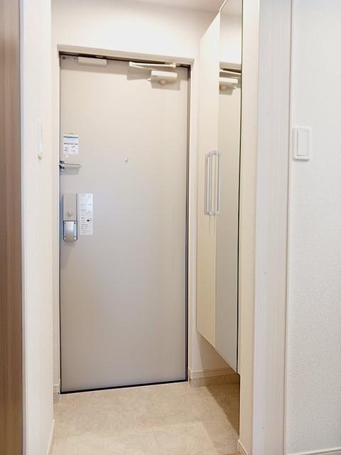 ヒカルサ坂戸（302） 玄関