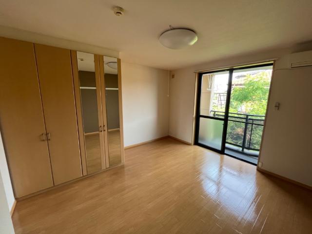 ベルガモット 部屋画像
