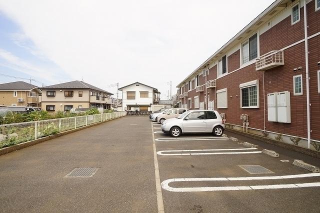 ストロベリーフィールズ（103） 駐車場