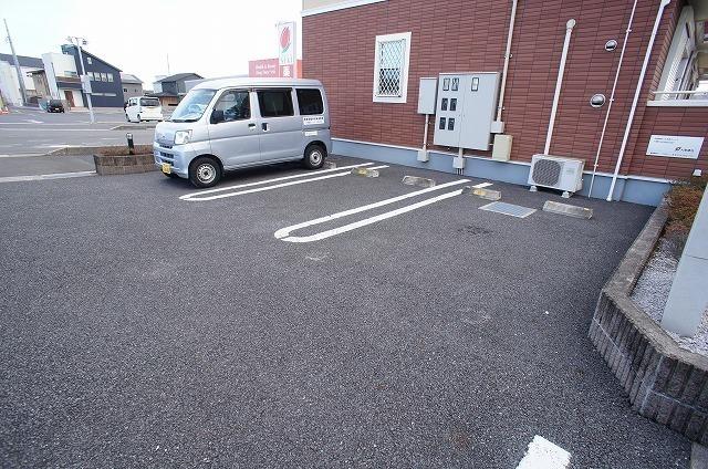 リーサス（101） 駐車場