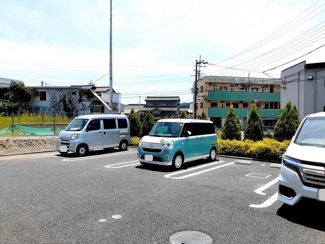 ルミエール・アミ（102） 駐車場