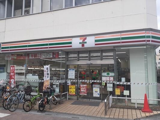 セブンイレブン新所沢東口店：140m