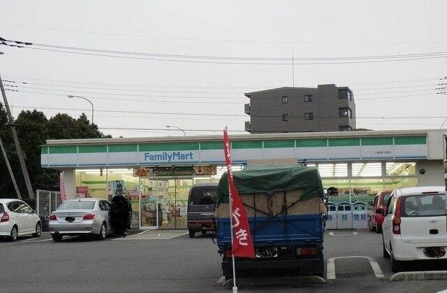 ファミリーマート：1100m