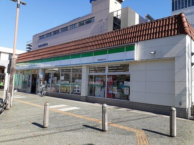 ファミリーマート 東飯能駅西口：250m