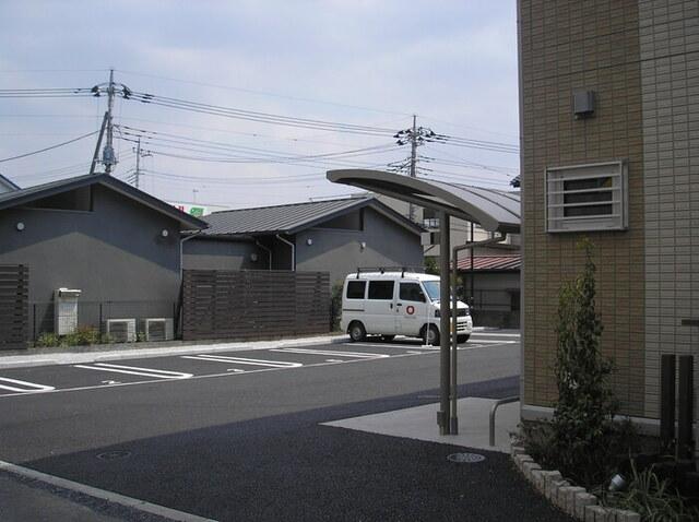カーサリリオ（105） 駐車場
