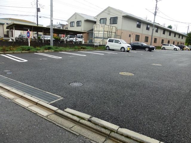 グリシーヌ　Ａ（103） 駐車場