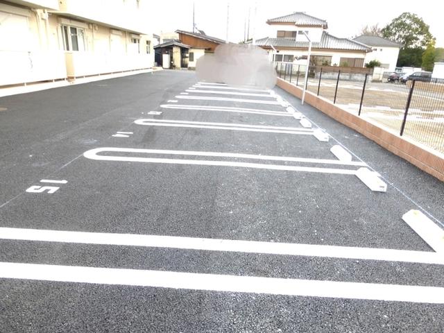 コリーヌオッツ（105） 駐車場