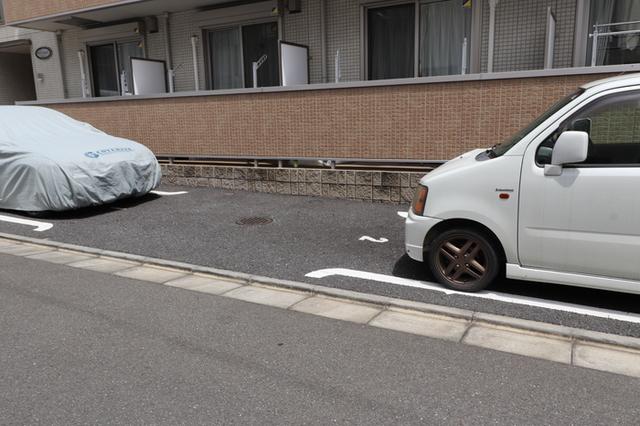 クイーン・ヒルズ（302） 駐車場