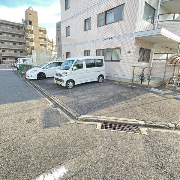 ファミール寿（303） 駐車場