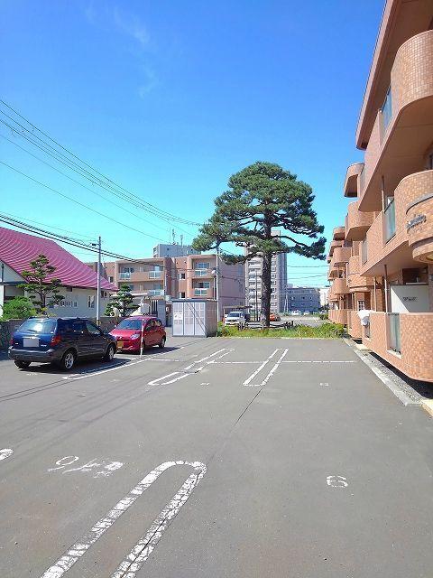 リュミエール　ソレール（104） 駐車場