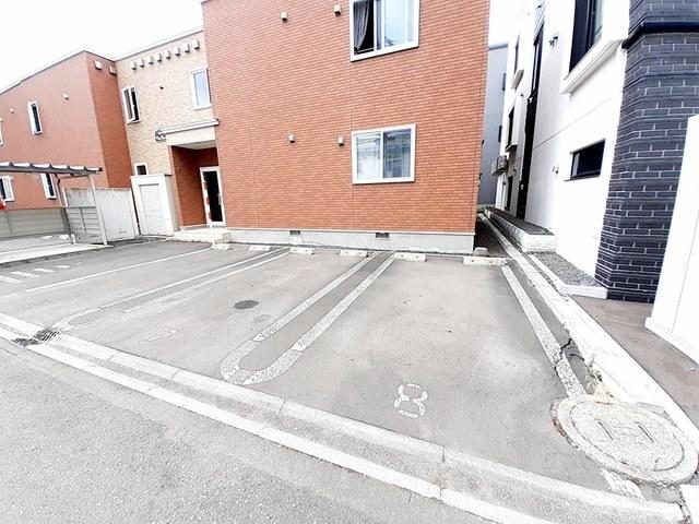 ポルトボヌールＳ（203） 駐車場