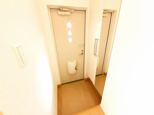 ウィステリア（102） 玄関