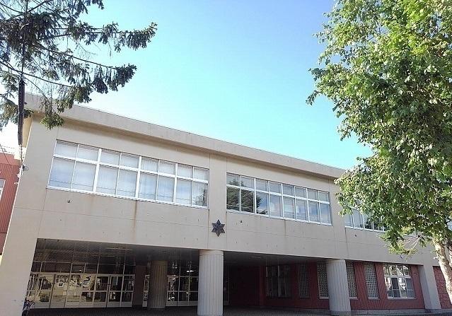 前田中央小学校：1300m