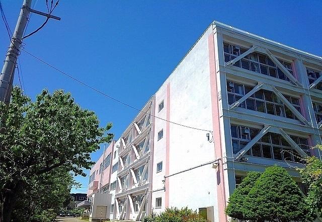 藤野小学校：700m