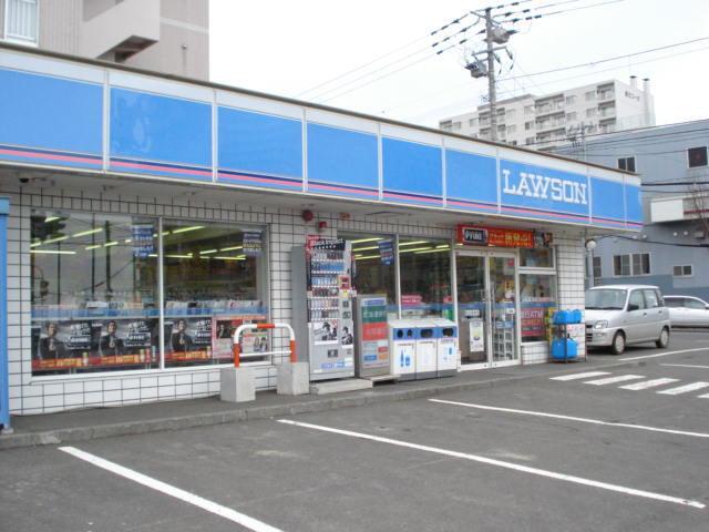 ローソン（コンビニ）：460m