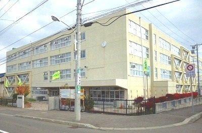 澄川中学校：260m