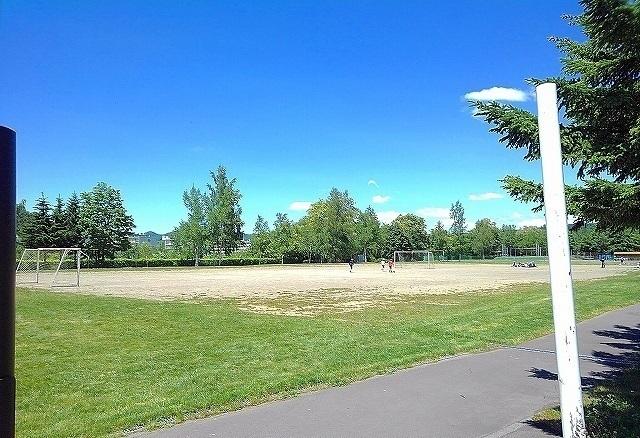 石山北公園：800m