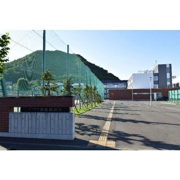 札幌市立啓明中学校：881m