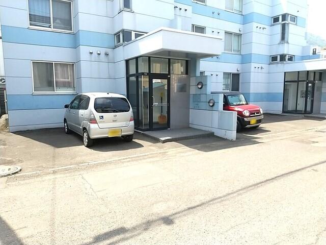 ルーエ山鼻（302） 駐車場