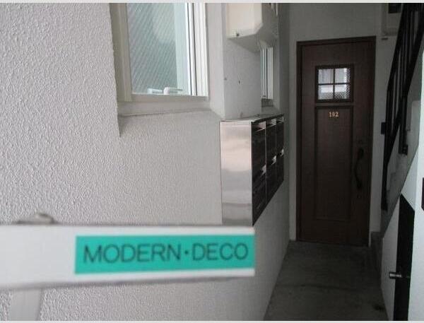 MODERN　DECO ロビー