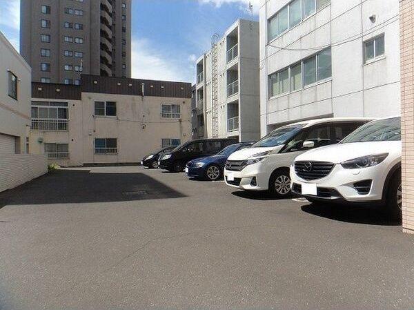K13 駐車場