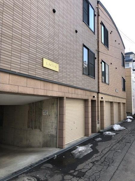 LACUS 駐車場