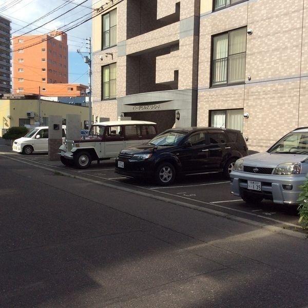 パークヒルズU・D・A 駐車場