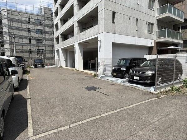 プレジデント豊平 駐車場