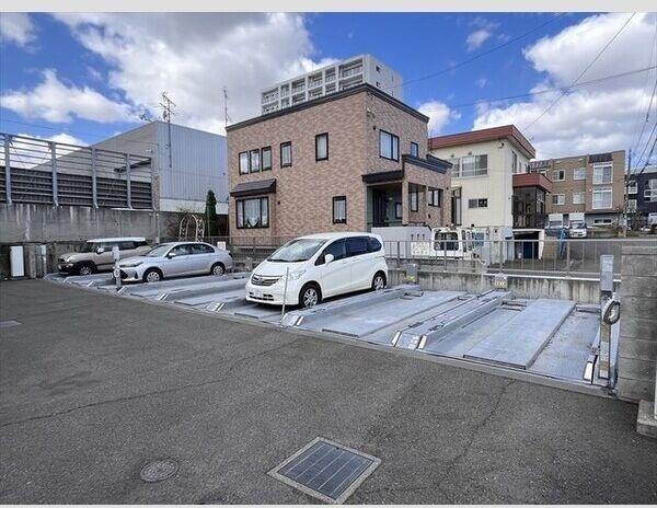 レジェンドコート琴似 駐車場