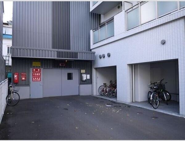 クレジデンス札幌・南4条 駐車場