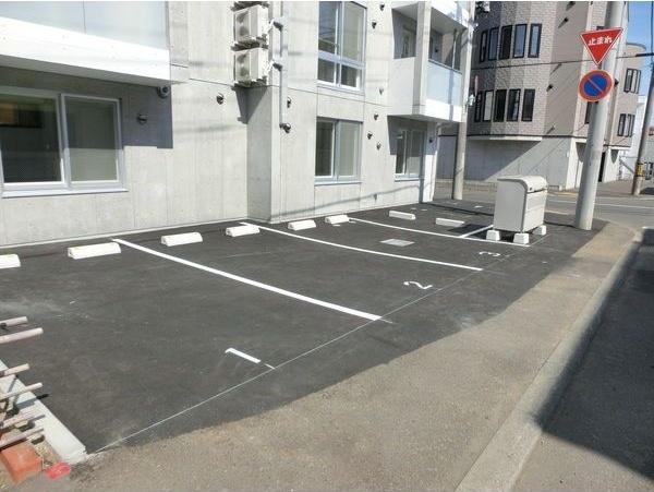 ルジュール琴似 駐車場