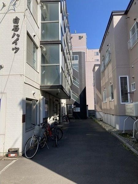 白石ハイツ 駐車場