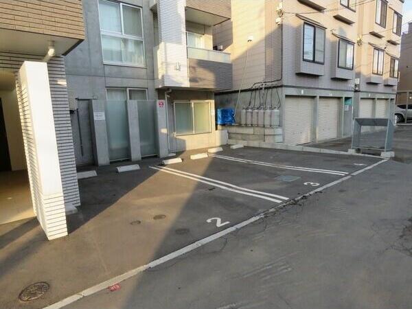 ファランドール東札幌 駐車場