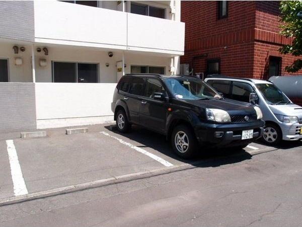 グランバリュー南郷 駐車場