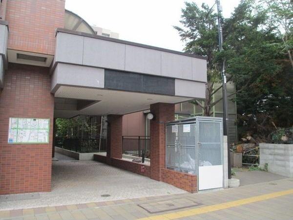 サンタの館裏参道 エントランス