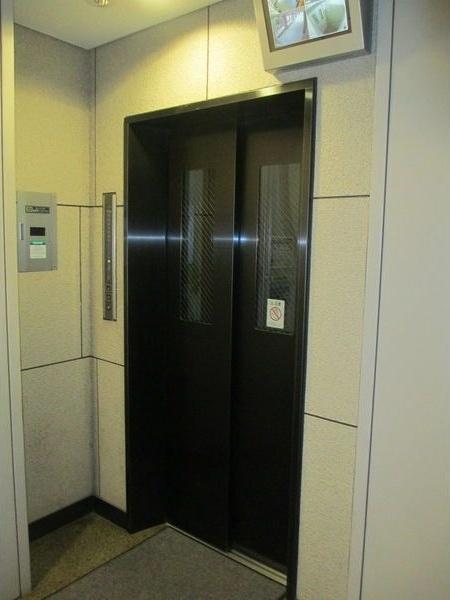 サンタの館裏参道 共有部分