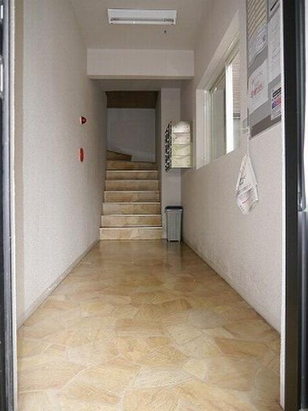 札幌市豊平区豊平八条アパート エントランス