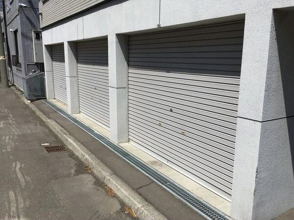 リーフコートN16 駐車場