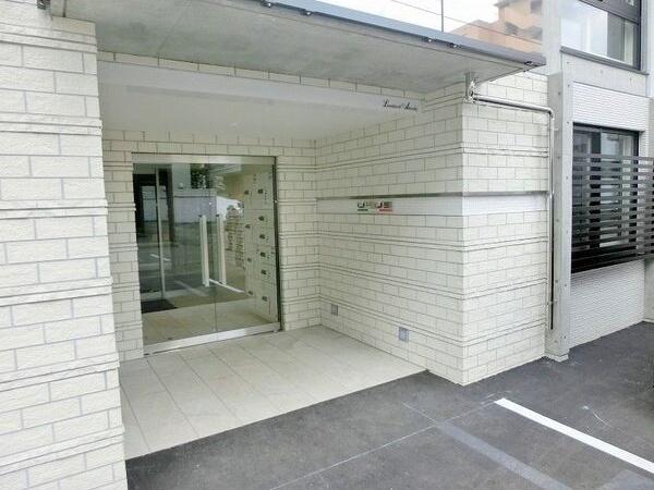 ウルス平岸 エントランス