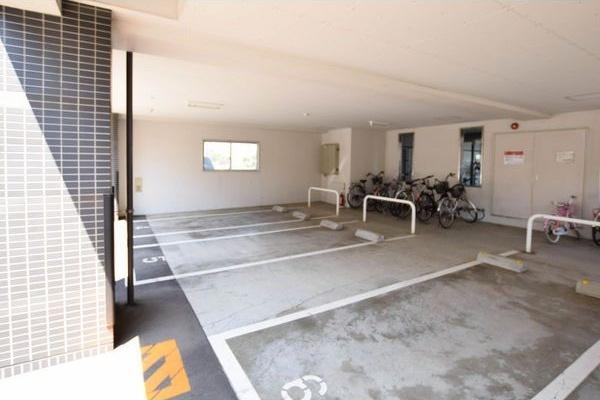 ノヴァシャトン（701） 駐車場