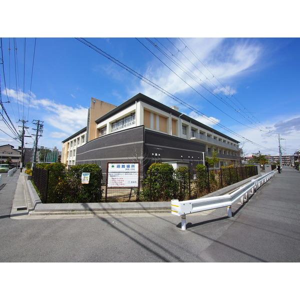 奈良市立済美小学校：882m