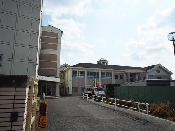 奈良市立佐保川小学校：1045m