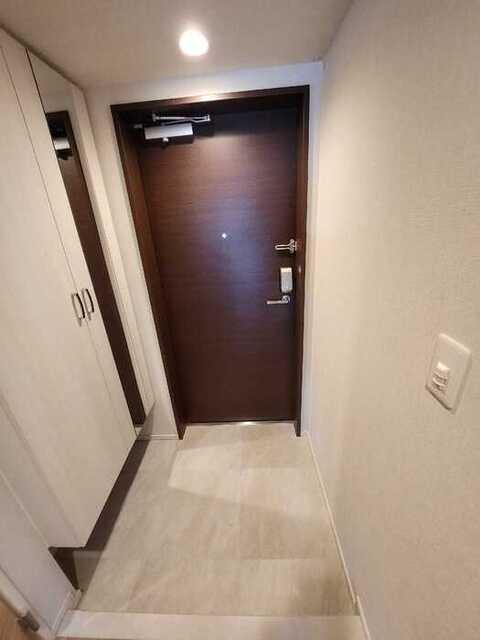 グラシア西大寺　住居（302） 玄関